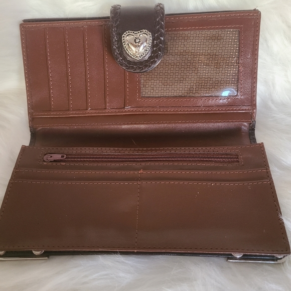 Faux Alligator Leather Tan Western Silver Embellishment Heart Snap Close Wallet - Picture 2 of 4